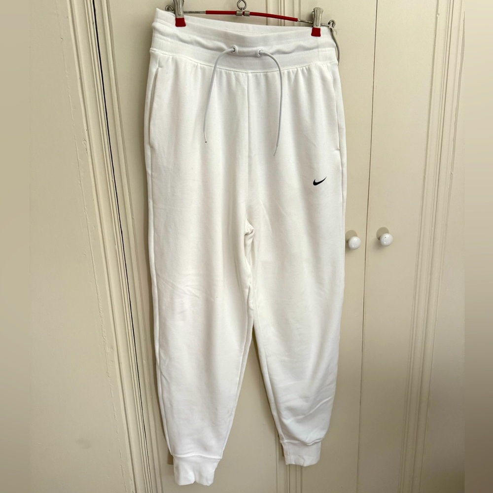 Nike Women’s DRY-FIT High Waisted Jogger - Small